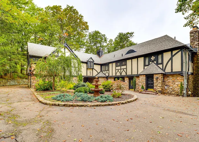 Large Hazleton Home With Hot Tub And Mountain Views!