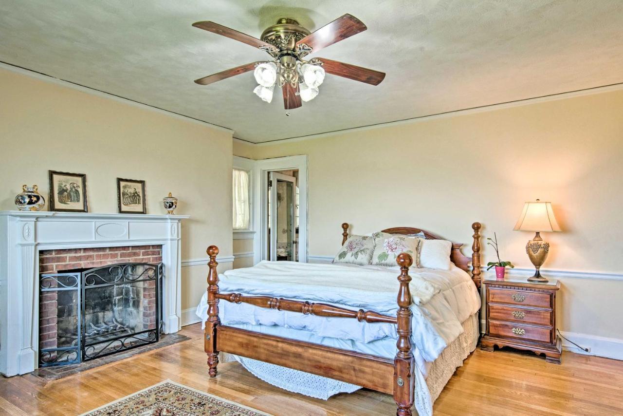 Large With Hot Tub And Mountain Views! *