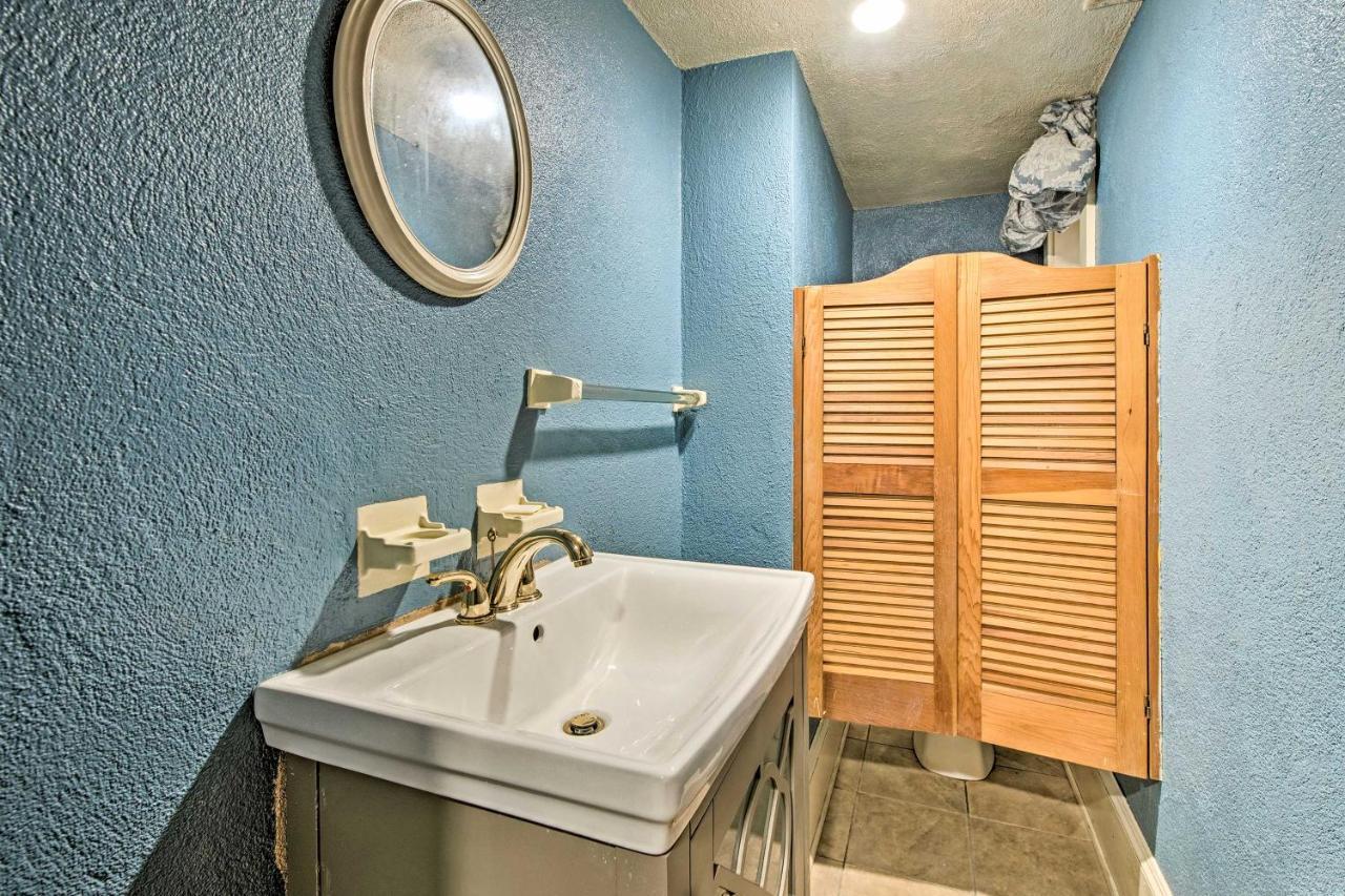 Large With Hot Tub And Mountain Views!