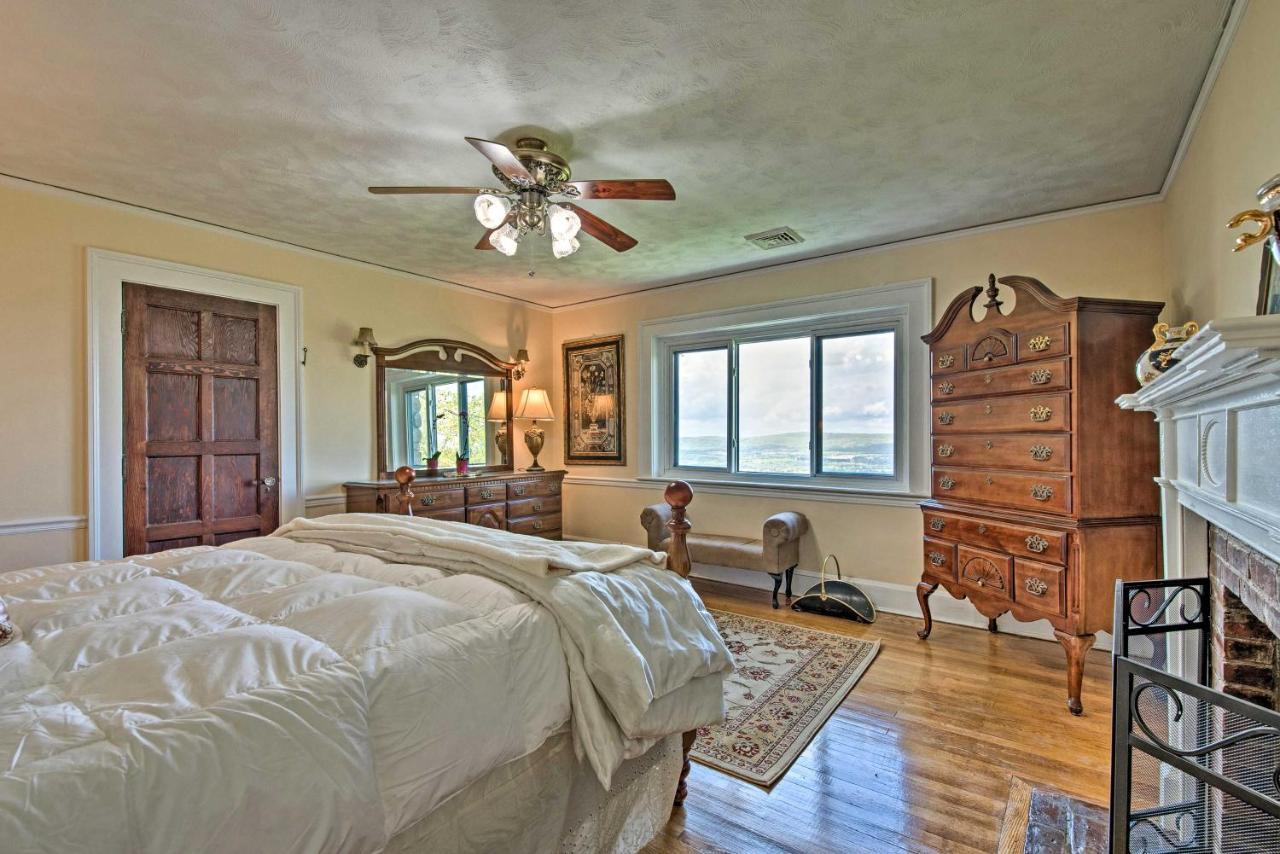 Large With Hot Tub And Mountain Views! *