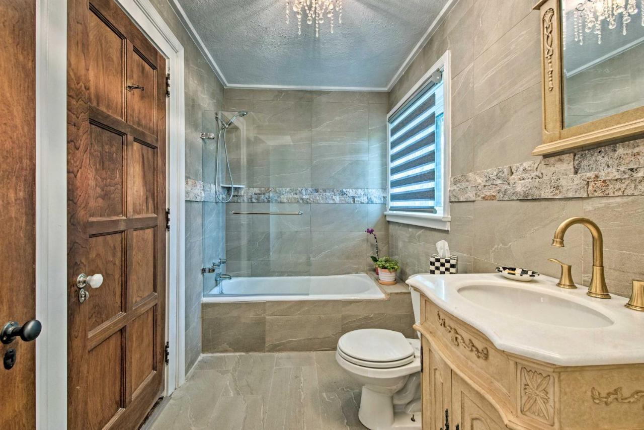 Large With Hot Tub And Mountain Views! Holiday home
