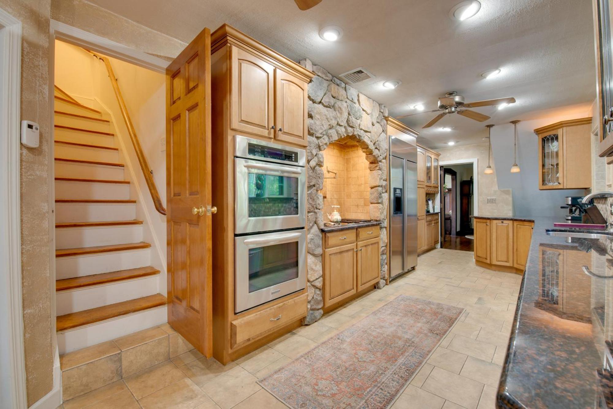Large With Hot Tub And Mountain Views! Holiday home *