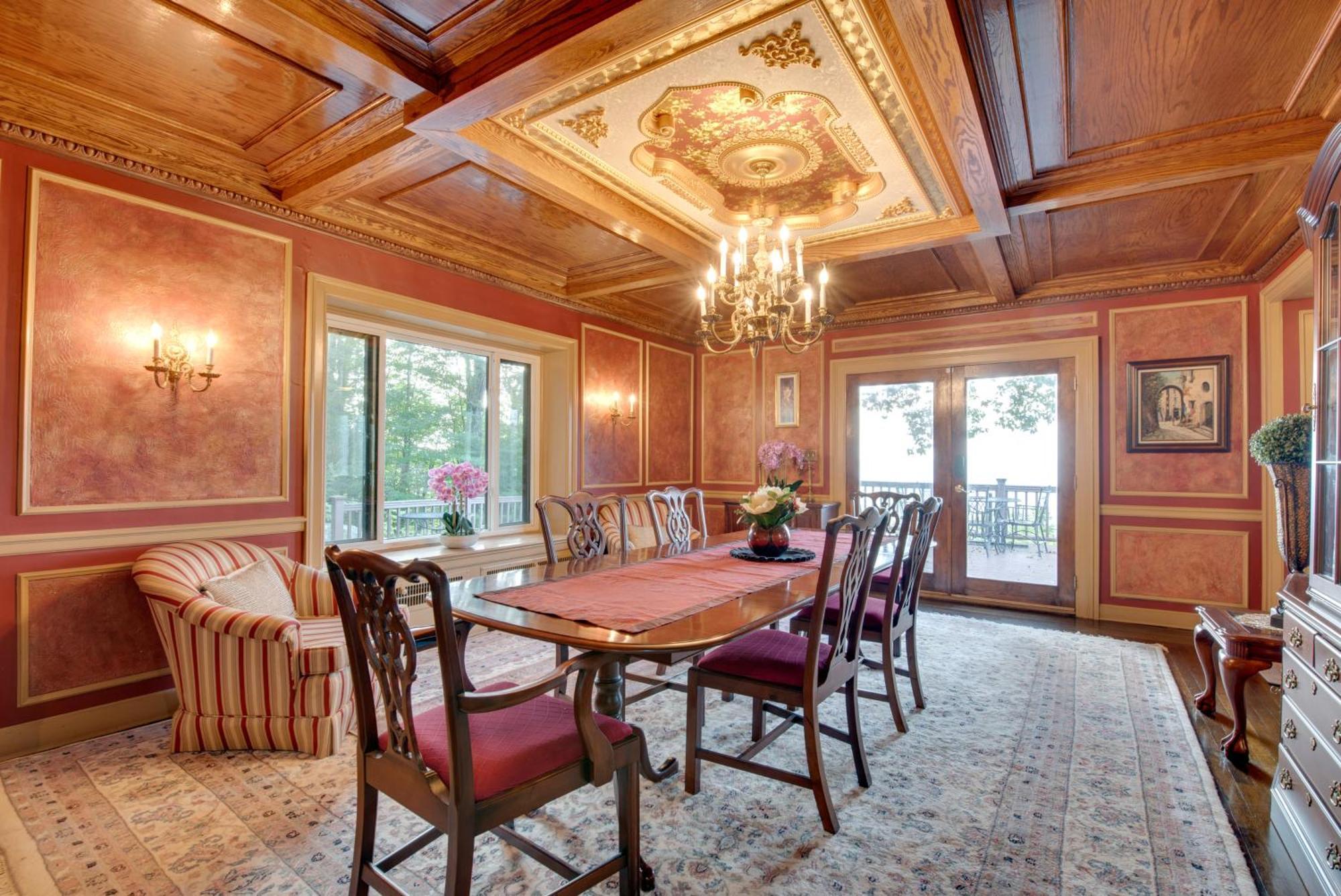 Large With Hot Tub And Mountain Views!