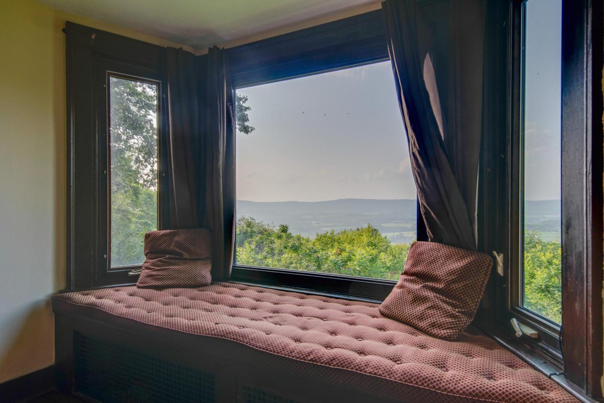 Large With Hot Tub And Mountain Views! * Hazleton