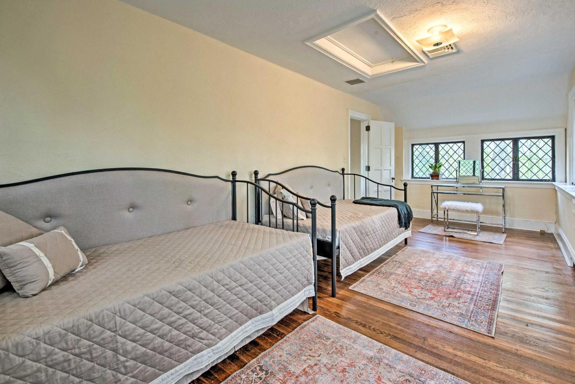 Holiday home Large With Hot Tub And Mountain Views! *