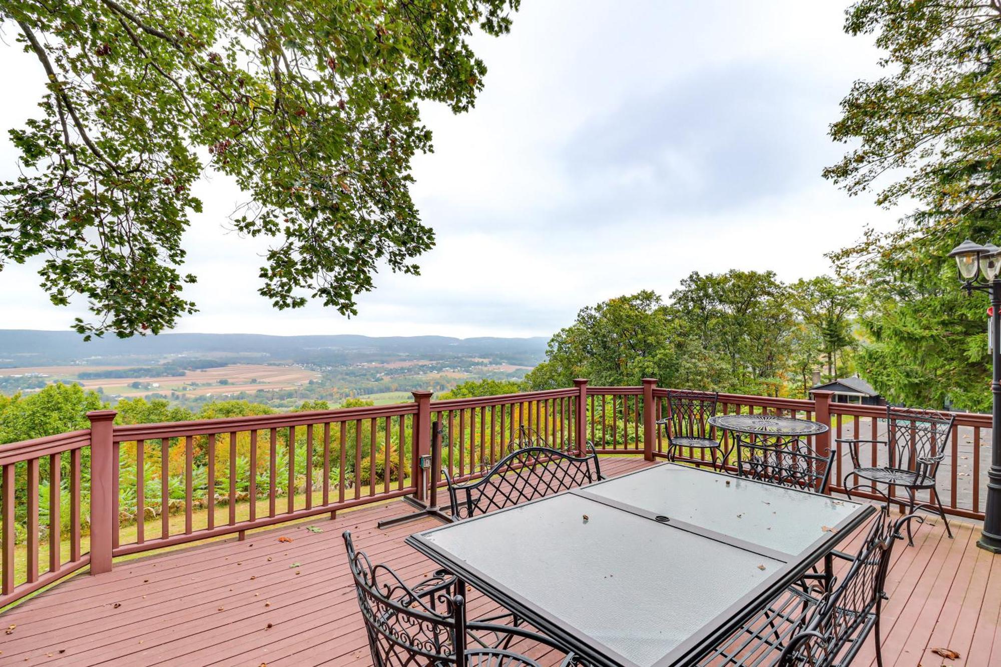 Holiday home Large With Hot Tub And Mountain Views!