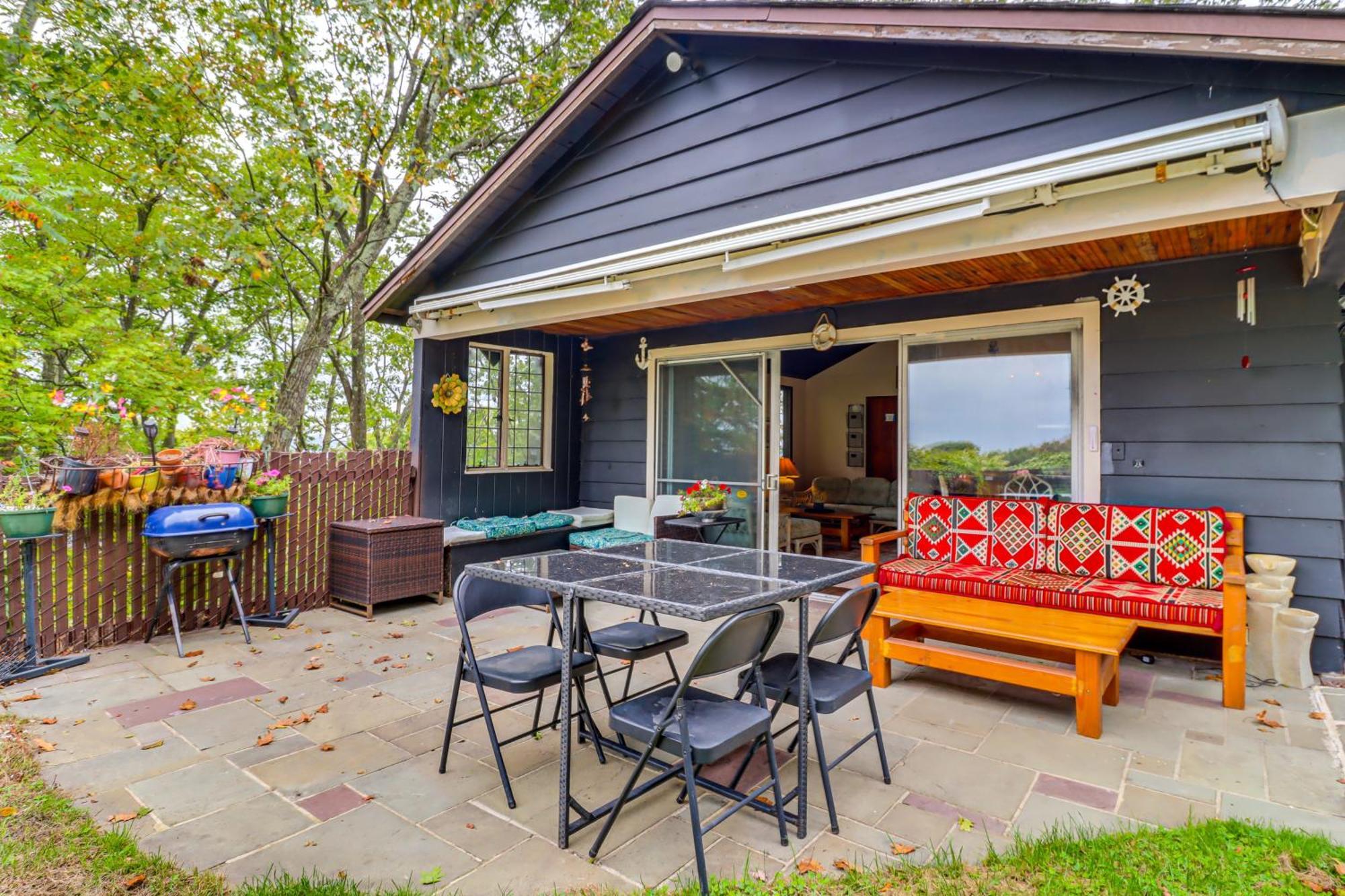 Large With Hot Tub And Mountain Views!